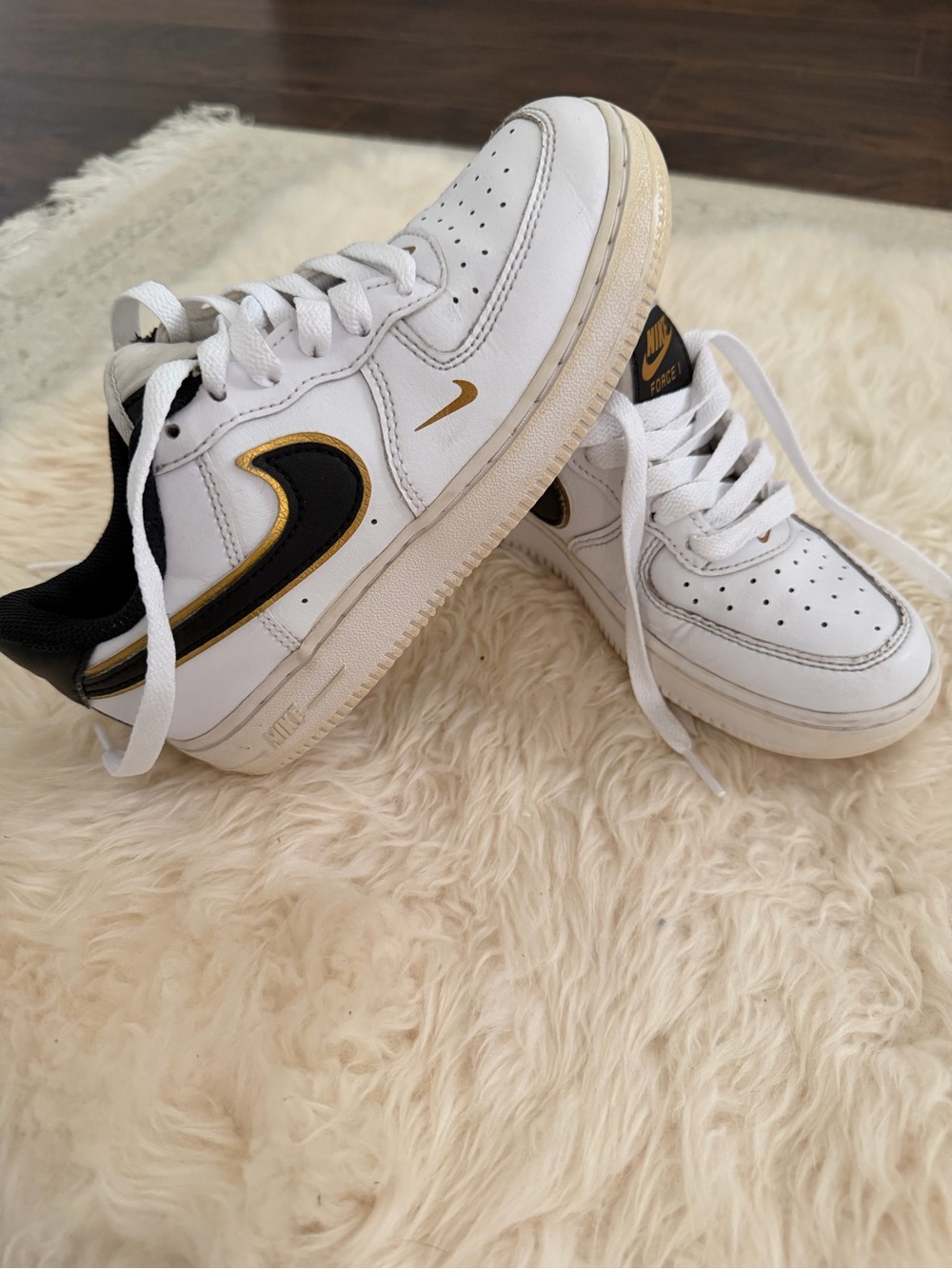 Nike Kids' White Leather Shoes with Black & Gold Check Boys Sz 1